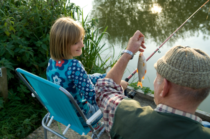 senior-and-girl-fishing